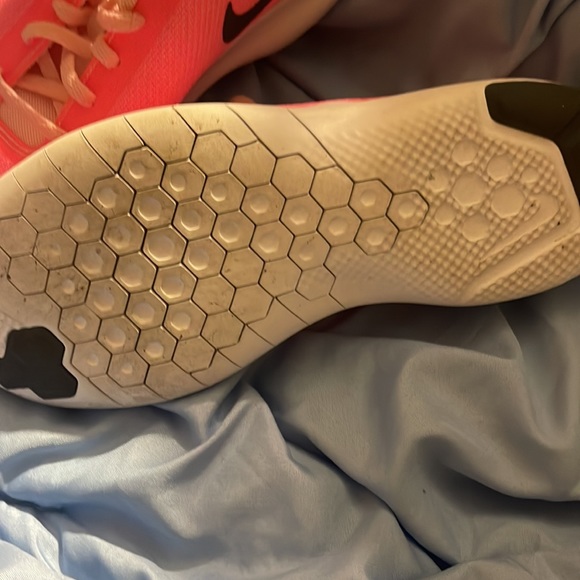 Pink with a gray swoop - Picture 2 of 3